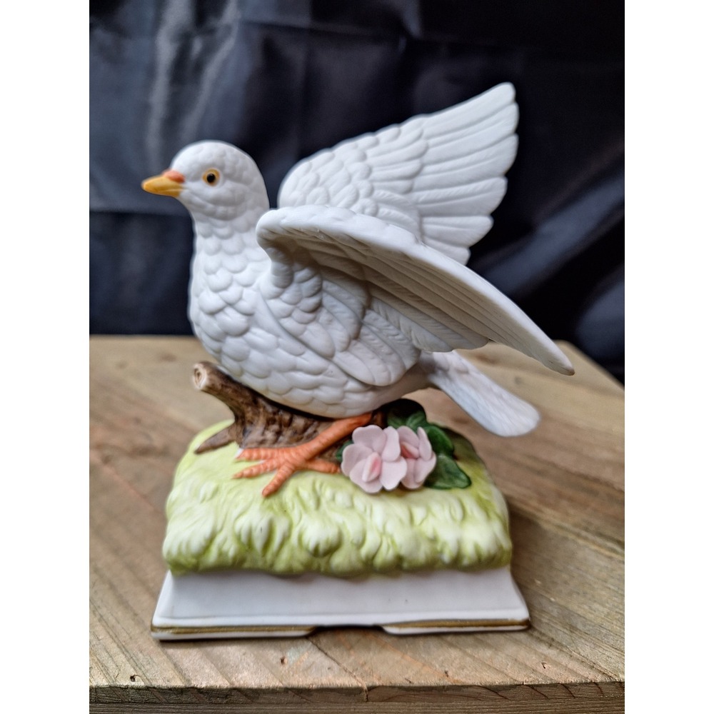 Vintage 1970s Towle Fine Porcelain White Dove working Music Box Figurine Japan